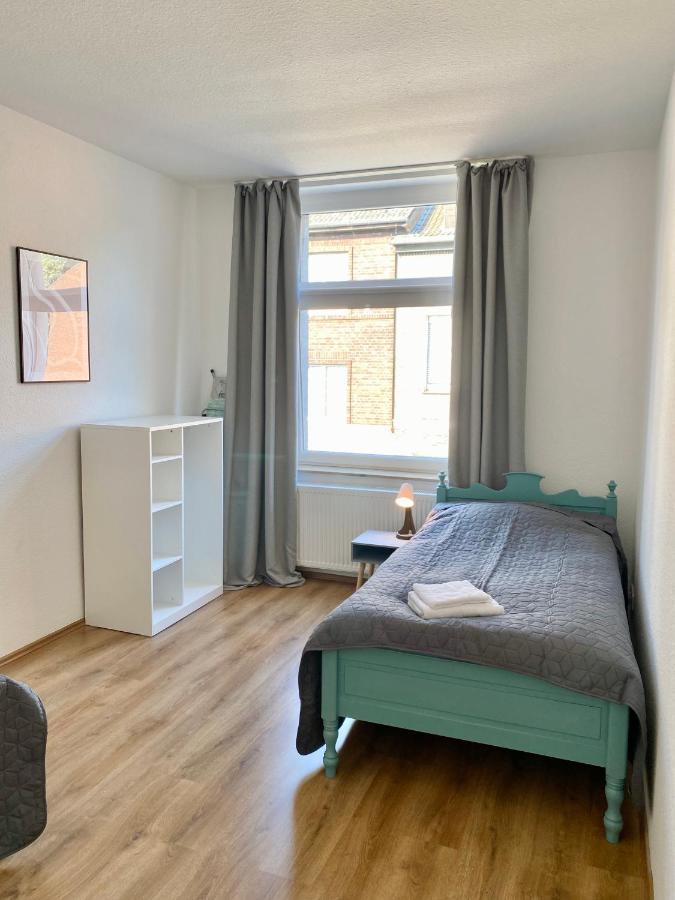 2 Rooms, Free Parking, 25 Min To Duesseldorf, 150 Mbps Wlan Duisburg Zewnętrze zdjęcie