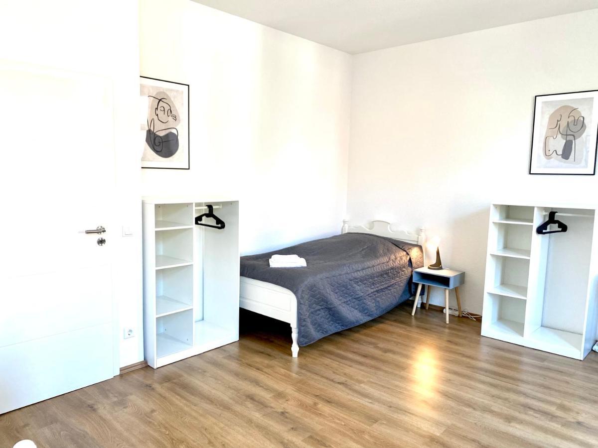 2 Rooms, Free Parking, 25 Min To Duesseldorf, 150 Mbps Wlan Duisburg Zewnętrze zdjęcie