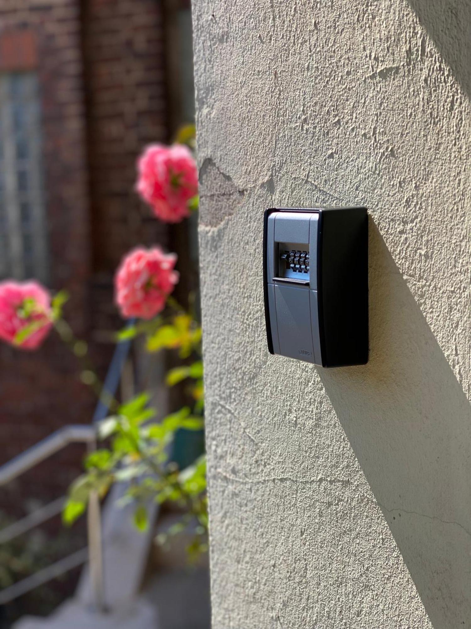 2 Rooms, Free Parking, 25 Min To Duesseldorf, 150 Mbps Wlan Duisburg Zewnętrze zdjęcie