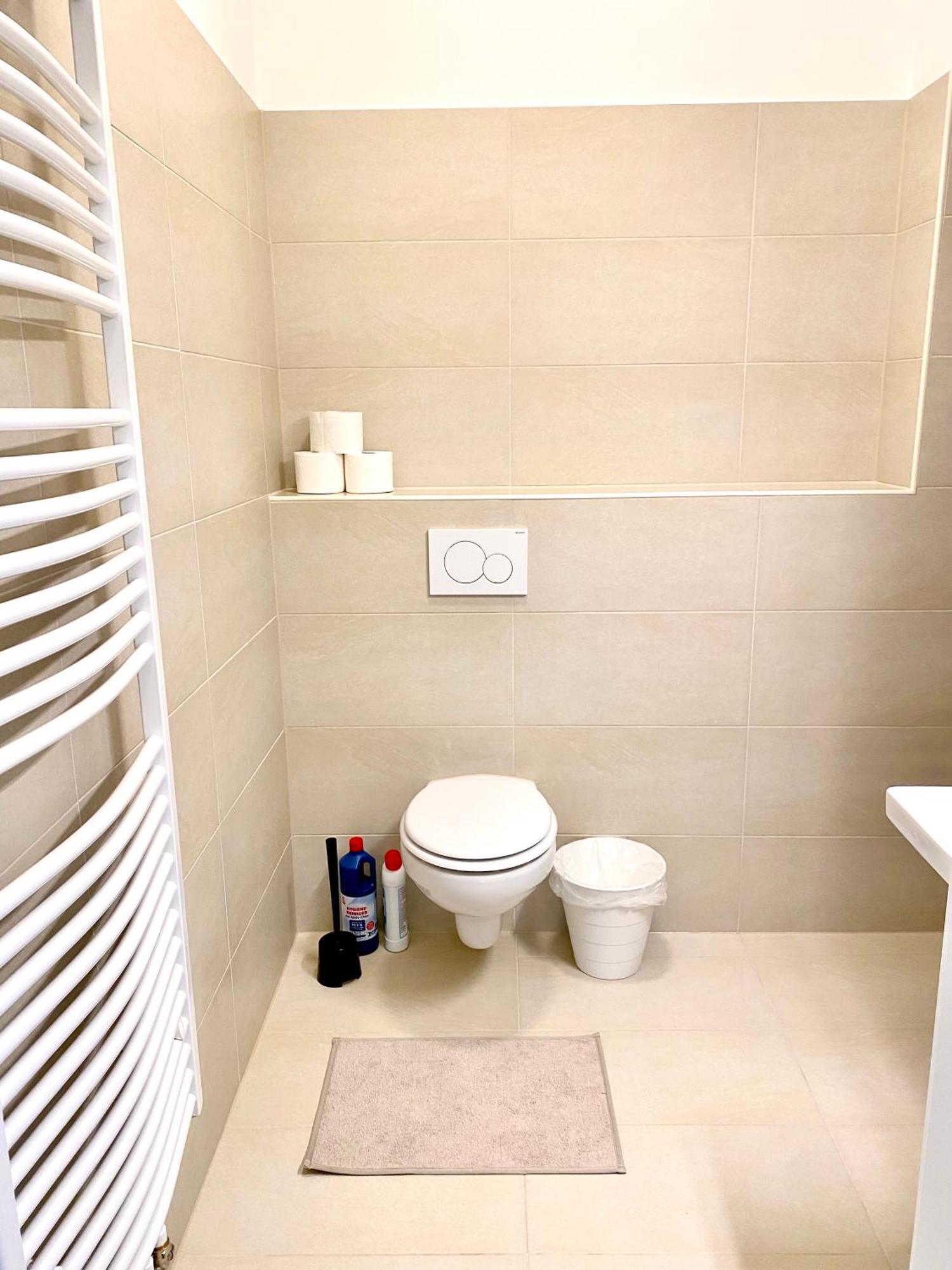 2 Rooms, Free Parking, 25 Min To Duesseldorf, 150 Mbps Wlan Duisburg Zewnętrze zdjęcie